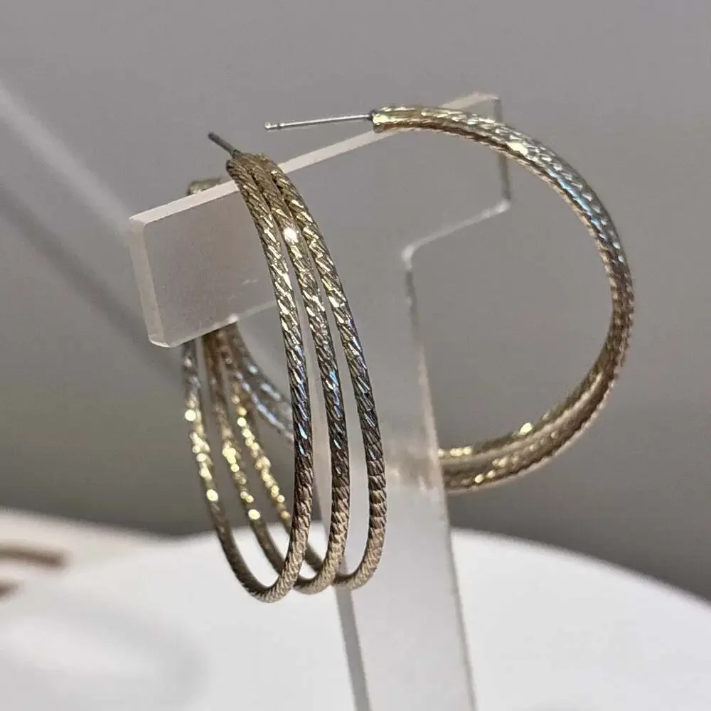 Unbranded silver tone